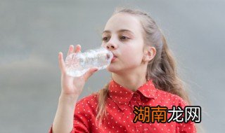 怎样去除塑料杯子里的异味 如何清除塑料杯子里的异味