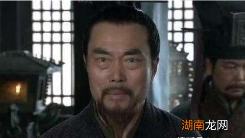 黄权两次投降三易其主，为什么却受世人敬重？