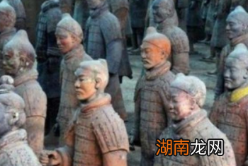 兵马俑真的是真人烧制的吗?裂开的兵马俑里面是什么?