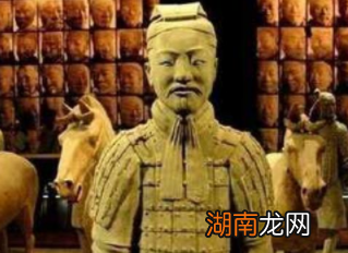 兵马俑真的是真人烧制的吗?裂开的兵马俑里面是什么?