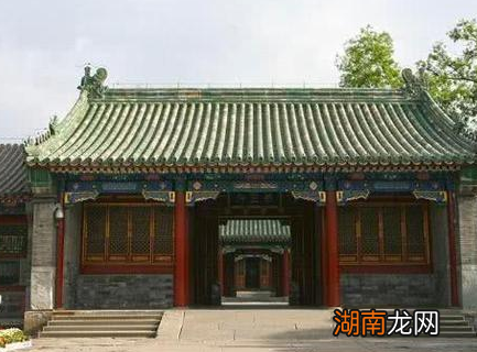 他是清朝时期的败家子 卖完王府后竟然打起了自家祖坟的主意