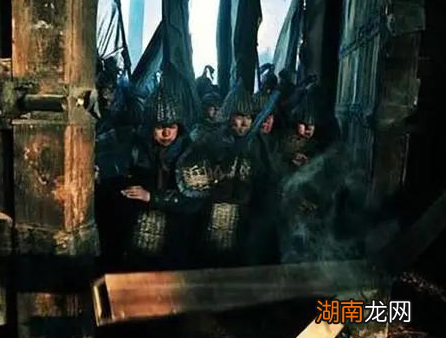 古代守城士兵射完弓箭之后怎么办 当然是向敌人&amp;ldquo;借&amp;rdquo;