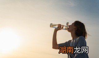 水杯上刻什么标语好呢 水杯上刻什么标语好