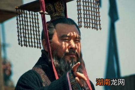 孙权劝曹操称帝,他有什么目的?