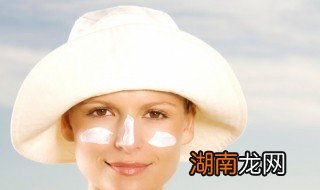 白帽子变黄怎么清洗 白帽子洗了变黄怎么办