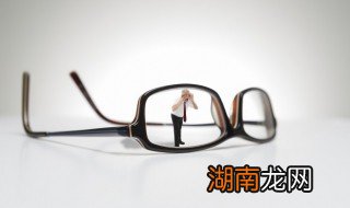 眼镜鼻托变黄怎么清洗 眼镜鼻托变黄洗白