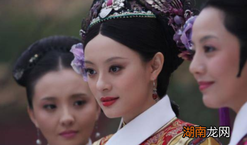 她出身名门嫁给康熙,最后却被打入冷宫