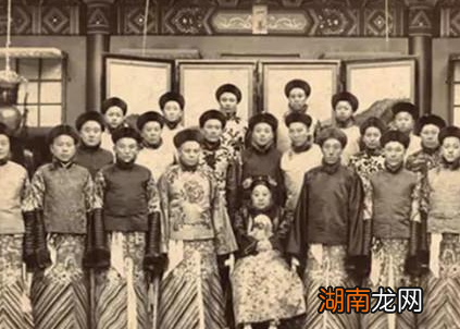 古代太监被阉割之后 太监是怎么上厕所的