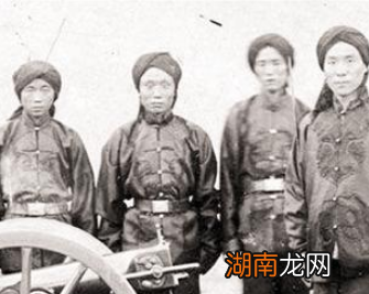 在古代，出战士兵的衣服上有兵和勇的字样，是什么意思？