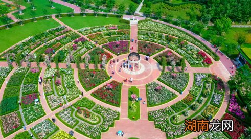 岳阳花语世界好玩吗?有什么特色景点?