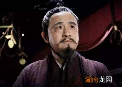 鬻拳不让战败的楚文王进城,为什么还被称为忠臣?