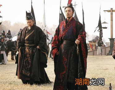 为了顺利在百姓中进行变法,商鞅采取了“城门立木”