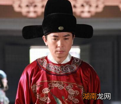 明朝官员上朝是怎么开会的 如果没有签到或者请假会怎么样