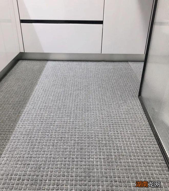 不是被逼无奈，家里别这样搞软装，不仅不时尚，可能还会更土