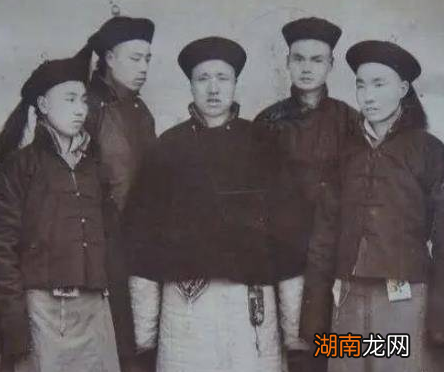 清朝时期做一个闲散王爷不好吗 最后为什么都要手足相残