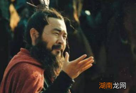 曹操出身低微,他是如何成就一番霸业的?