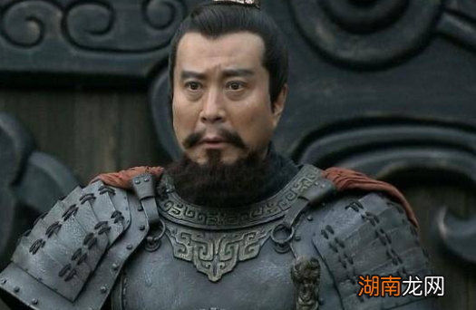 虎牢关下,曹操让关羽出战的原因是什么?