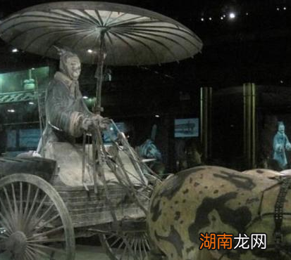 古代有着严格的规定等级制度 古人能够随便撑伞吗