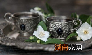 情侣水杯上刻字刻什么霸气，情侣水杯刻字刻什么好一对