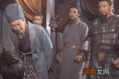 如果丢失街亭的是关张，那么诸葛亮会如何处置？