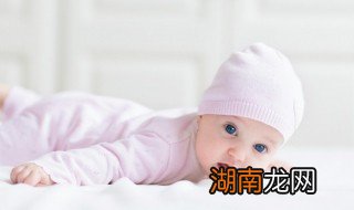 一个月宝宝喝水杯怎么选择 饮水杯适合几个月宝宝