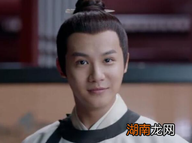 朱允炆的继位违背了嫡长子继承制度,为什么这么说?