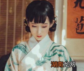 在古代人们喜欢把东西装在袖中，为何不会掉出来？