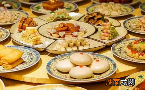 古代皇帝每道菜只吃三口 吃剩下的饭菜又是怎么处理的