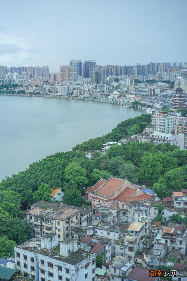 这家酒店把西湖装进了窗户里，精致无比，气质很绝