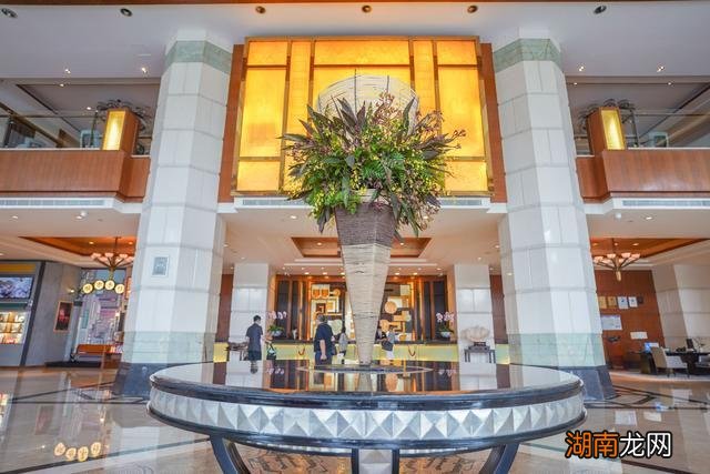 这家酒店把西湖装进了窗户里，精致无比，气质很绝