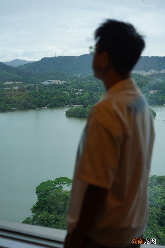 这家酒店把西湖装进了窗户里，精致无比，气质很绝