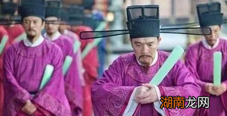 这个朝代为何主动向敌人投降呢？