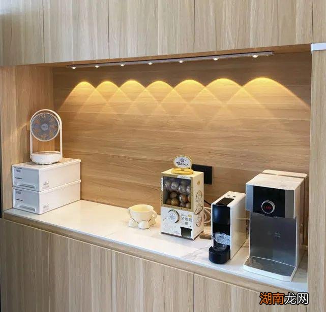 能给家里装这些物件的，起码也得是个90后，年龄大的人理解不了