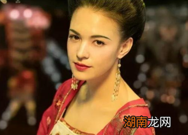 杨玉环令李隆基痴迷不已，为何她没能成为皇后？