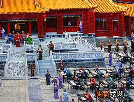 清朝乡试考生为什么要带铡刀 这个刀是用来做什么的