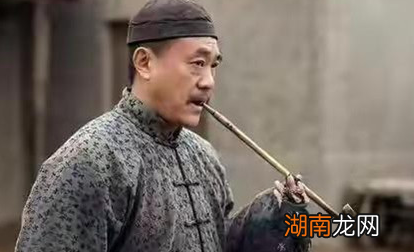 嘉庆为什么一开始拒绝刘墉退休？乾隆提点宫灯歪了