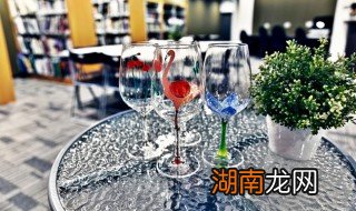 玻璃水杯碎了怎么清理，水杯玻璃碎了怎么修复