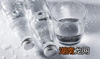 玻璃瓶水杯怎么清理污垢 玻璃杯如何去污垢