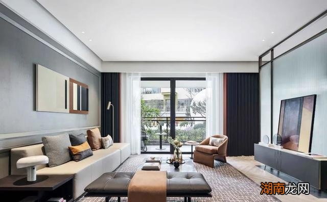 135㎡现代轻奢，稳重舒适的配色，轻奢华丽的材质，装得很高级