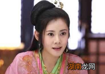 面对丈夫的贪污，陶答子妻是如何独善其身的？