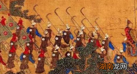 古代扛旗兵身上没有武器却往前冲 古人这么做不是在送人头吗