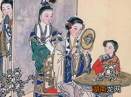 明代女性的妆容与服饰有何特点？史料是如何记载的？