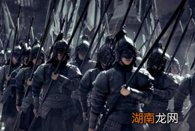 秦惠文王时期，秦国对楚国采取怎样的战略政策？