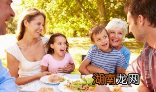 家里老人衣服怎么选择 家里老人衣服怎么选择颜色