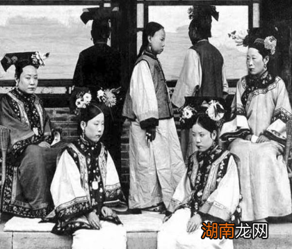古代皇帝的妃子和宫女都漂亮 清朝后宫中的女人为何长的都丑