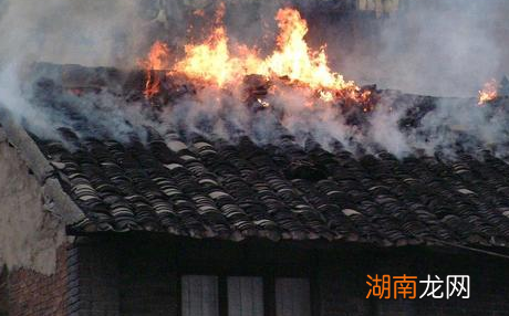 古代城门时古人为什么不放火烧城门 古人为何如此辛苦爬墙