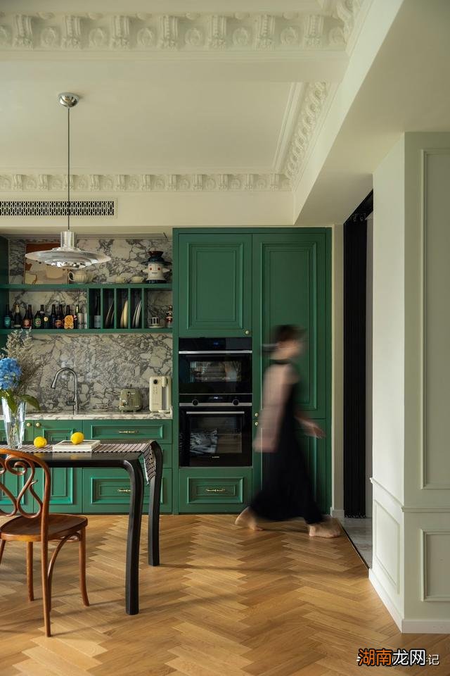 这是我见过最漂亮的家，光一个客厅就把我惊艳到了！忍不住晒一晒