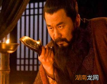 张绣降而复叛是因为曹操霸占自己的婶婶吗 真相到底是什么样的