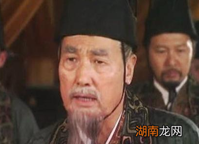 匈奴单于来汉表示臣服时,汉宣帝用什么礼节接待他?