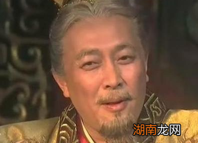 匈奴单于来汉表示臣服时,汉宣帝用什么礼节接待他?